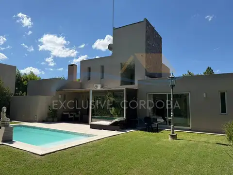 Casa en Alquiler en La Cascada Country Golf, USD 3.200