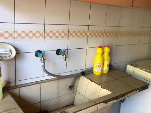 DEPARTAMENTO PH DE 3 AMBIENTES . GARAGE. FONDO PARQUE.