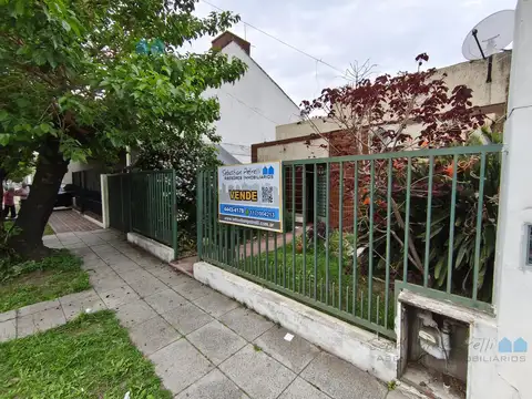 Venta Casa o Terreno 3 Ambientes a reciclar o demoler 10 x 26 en Villa Luzuriaga