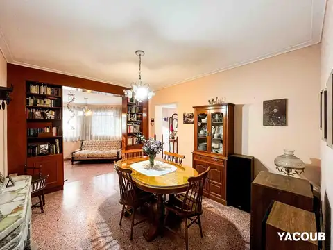 Casa en venta - 3 Dormitorios 3 Baños - Cocheras - 334,6Mts2 - La Plata
