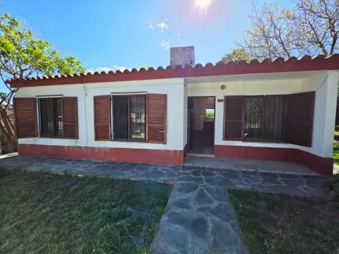 Casa 6 ambientes con 2 baños
