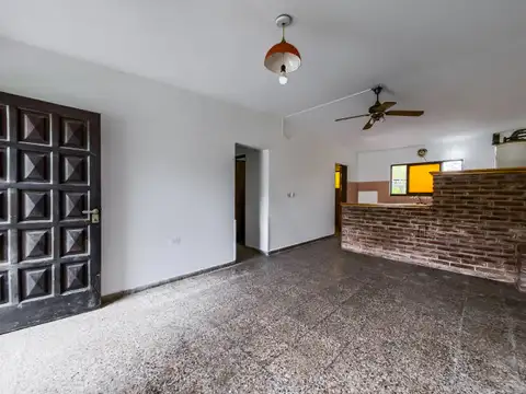 VENTA CASA en Villa Carlos Paz, 4 dormitorios, QUINCHO Y JARDÍN