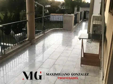 Casa en Venta con 3 cocheras