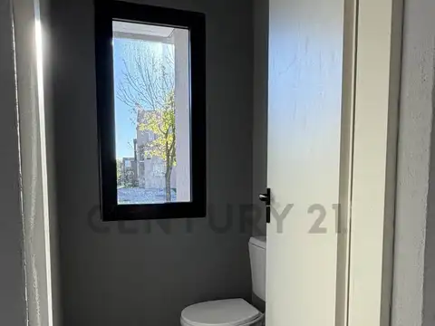 Casa en Venta con 4 cocheras