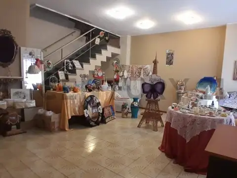 Casa 10 ambientes con 4 baños