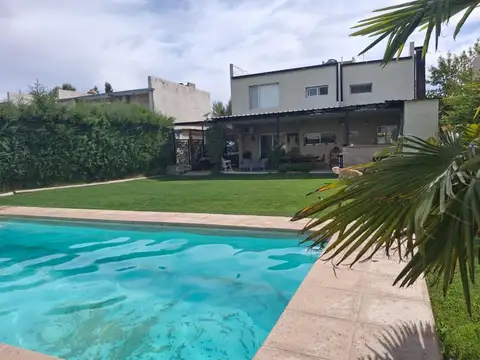 Casa 4 ambientes con 3 baños