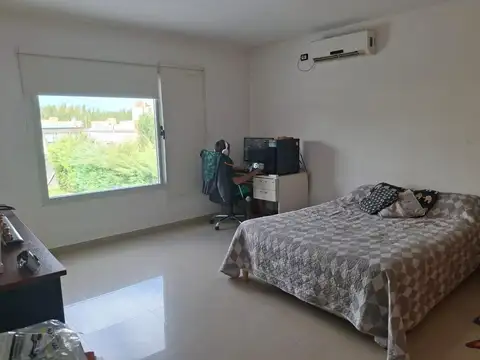 Casa en Venta en Plottier, USD 340.000