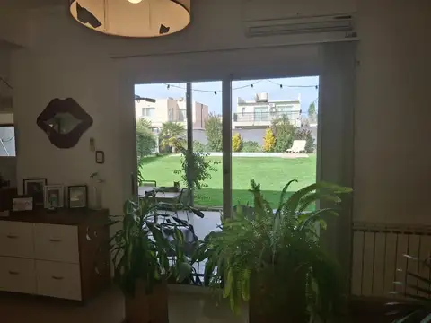 Venta Casa De 3 Dormitorios En B°privado Elementos
