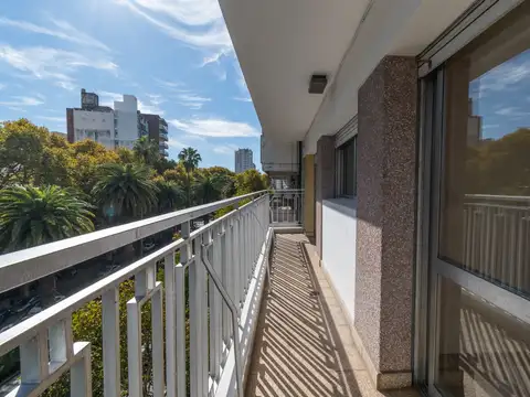 Venta Departamento 3 Dormitorios. Balcón. Oroño