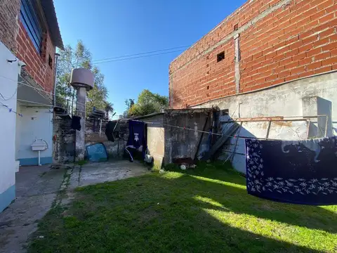 CASA DE 3 AMBIENTES CON FONDO Y LOCAL COMERCIAL