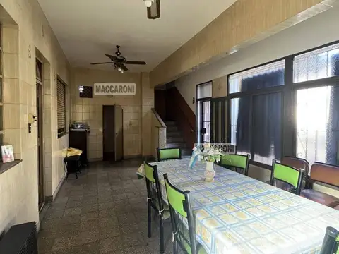 Casa en Venta con 4 cocheras