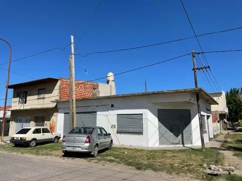 137 y 524- 3 LOCALES COMERCIALES + CASA