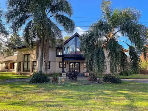 Casa en Venta con 4 cocheras
