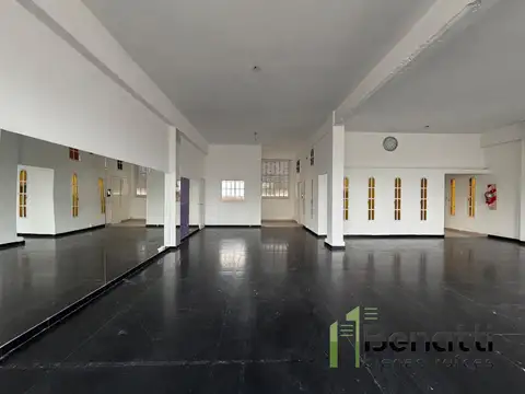 Piso de 100m2 con departamento de 2 ambientes en planta baja