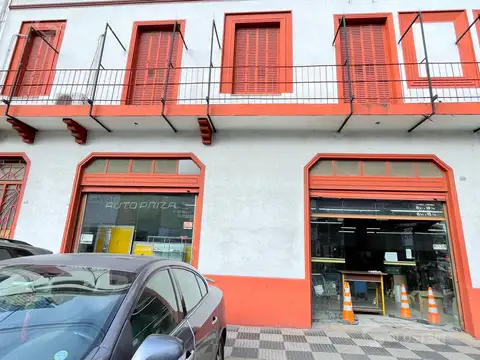 Local | AV. WARNES al 1300