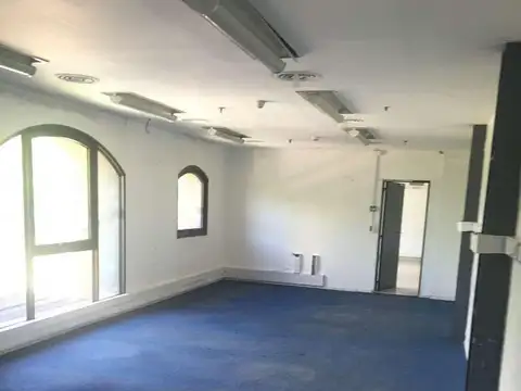 Oficina en Alquiler con 2 cocheras