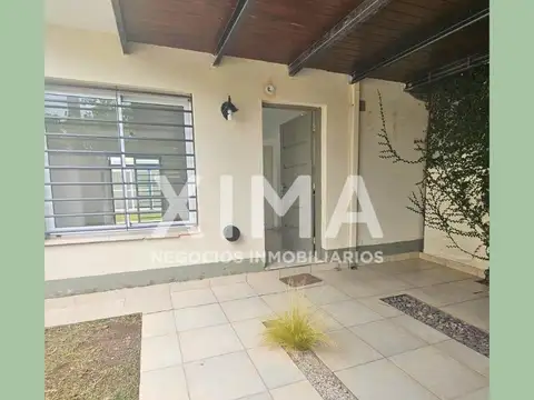 Casa en Alquiler con 1 cochera