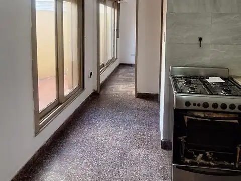 JOSE INGENIEROS. ASUNCION al 2700.  PH 2 AMB. A REFACCIONAR PRIMER PISO X ESCALERA