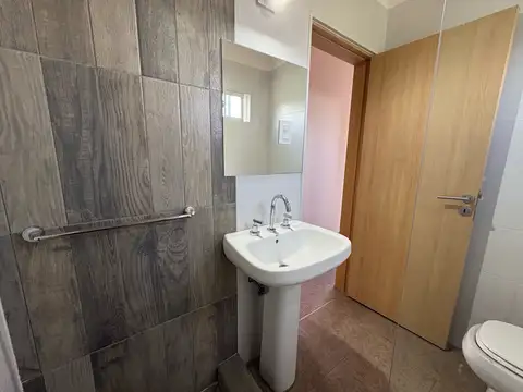 Casa 4 ambientes con 1 baño