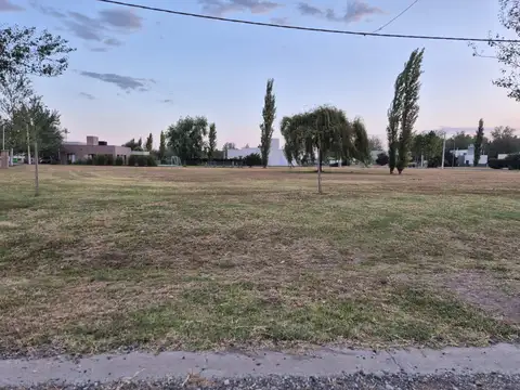 Venta terreno con  gran ubicación en Pinares del Sur