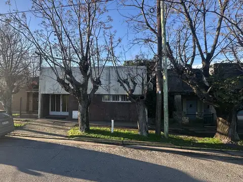 Venta. Casa en Villa Elisa, Centenario y  Calle 43.