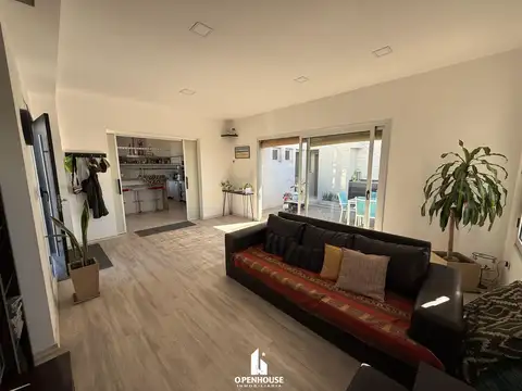 OPENHOUSE presenta a la venta hermosa casa en el Barrio La Bastilla, Las Heras.