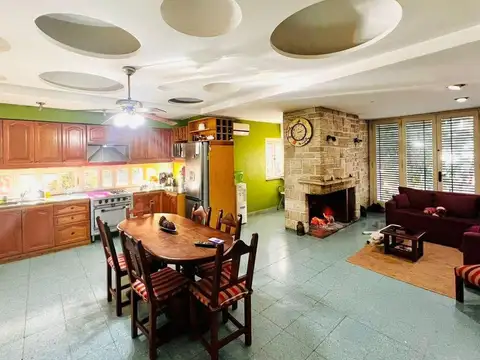 CASA 4 AMBIENTES BARRIO SUHR HOREIS