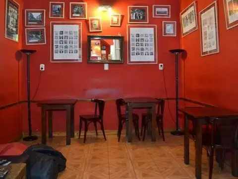 Edificio de 3 Plantas de Estilo Francés