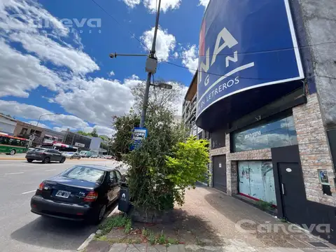 Local en Av. Maiú, Vicente López