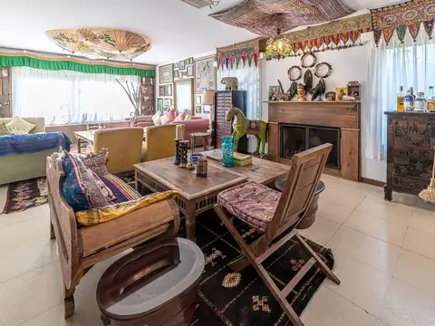 Casa 8 ambientes con 6 baños