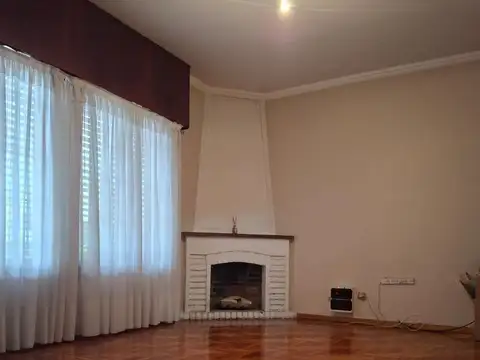 Casa en Alquiler en Castelar, $ 1.700.000