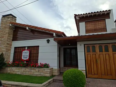 HERMOSA CASA EN CASTELAR