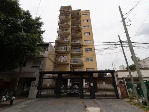 Departamento de 3 ambientes con cochera –