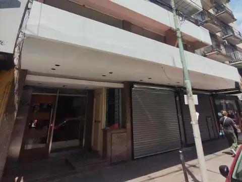 SEMIPISO 5 AMBIENTES CON DOBLE COCHERA Y PATIO MORON CENTRO