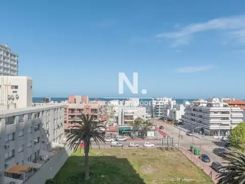 A metros del Puerto. Excelente apartamento 1 dormitorio. Torre con servicios