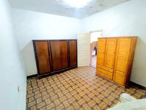 Casa 2 / 3 dormitorios con jardín. Cerca plaza Las Heras, barrio Saladillo. Venta