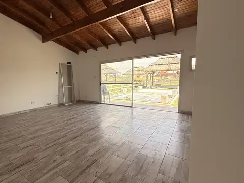 CASA 4 AMBIENTES EN VENTA. HARAS EL TERRAPLEN