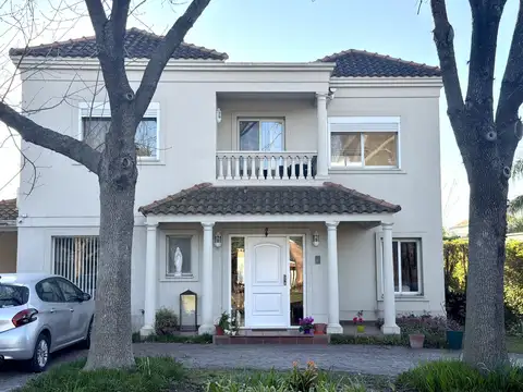 Casa en venta 5 ambientes en Santa María de los Olivos – Malvinas Argentinas