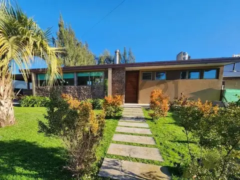 Mores e/ ruta 215 y Pedro Curie - Venta de Casa en Brandsen