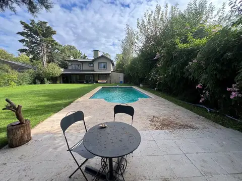 Casa en Venta con 1 cochera