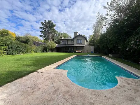 Casa en Venta en Las Glorias, USD 325.000