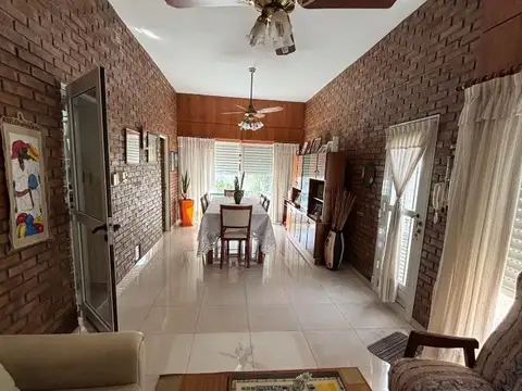 CASA EN VENTA CON DEPARTAMENTO INTERNO