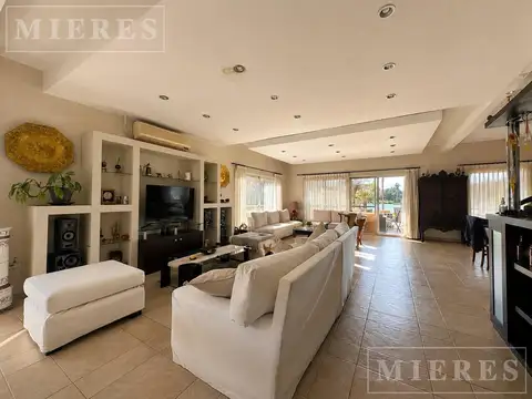Casa en venta a la laguna en el Barrio Santa Maria de Tigre