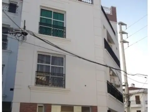 Exelente Departamento En Alquiler De Un Dormitorio C/balcón En Caseros Esquina Gral Paz , Piso 8