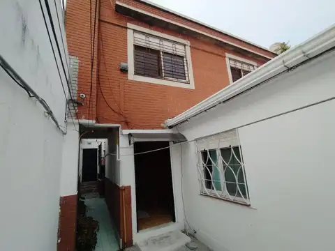 PH de 4 ambientes con Patio y Cochera