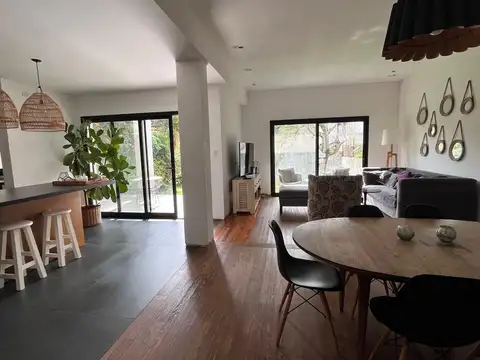 Casa 4 ambientes con 2 baños