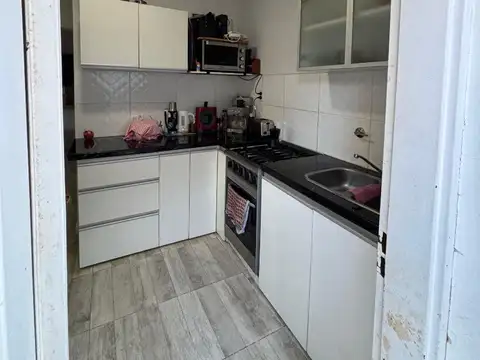 CASA CÓMODA CON DEPTO DOS AMBIENTES AL FONDO EN RANELAGH U$S 98.000.-