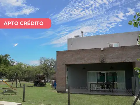 Venta de casa en barrio Las Cañitas. 4 dormitorios. Pileta.