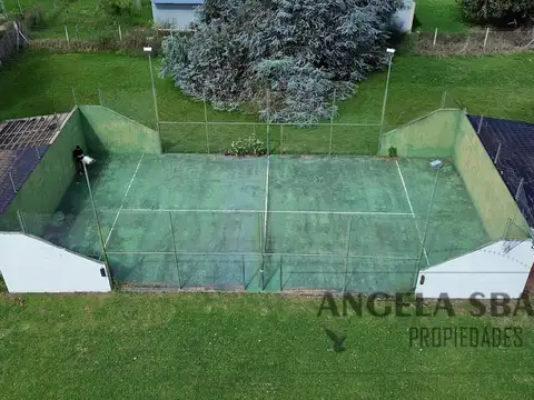 Terreno con mejoras en Parque Jularo.
