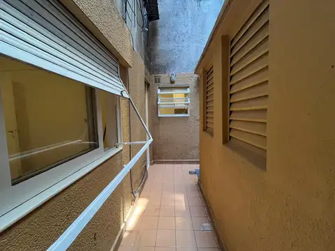Dos ambientes con pequeño patio | Recoleta